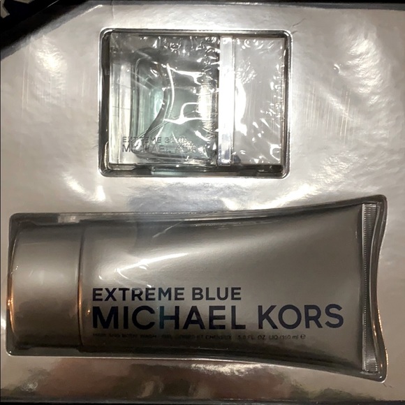 Michael Kors Extreme Blue On the Move Gift Set - Picture 3 of 3